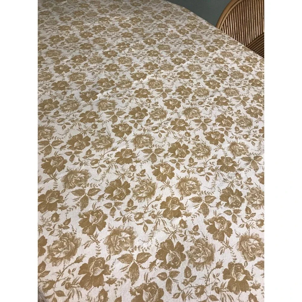 Rose patterned table cloth